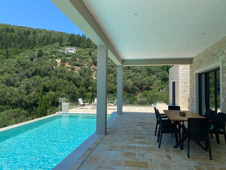 Property building, Patio, Day, Natural landscape, View (from property/room), Balcony/Terrace, Dining area, Mountain view, Pool view, Swimming pool, Swimming pool, sunbed