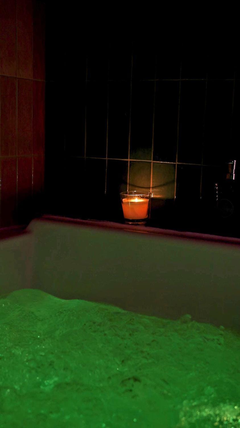 Hot Tub, Hot Tub