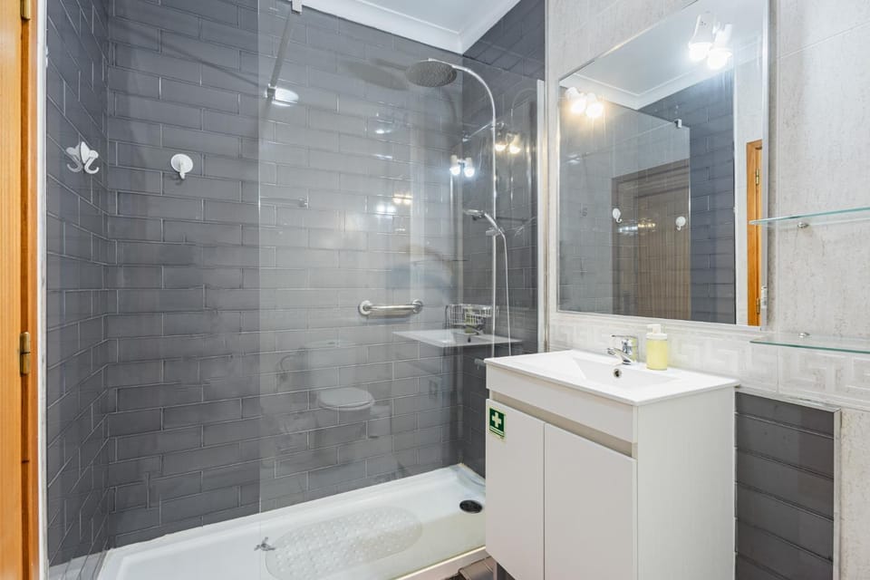 Shower, Bathroom, towels