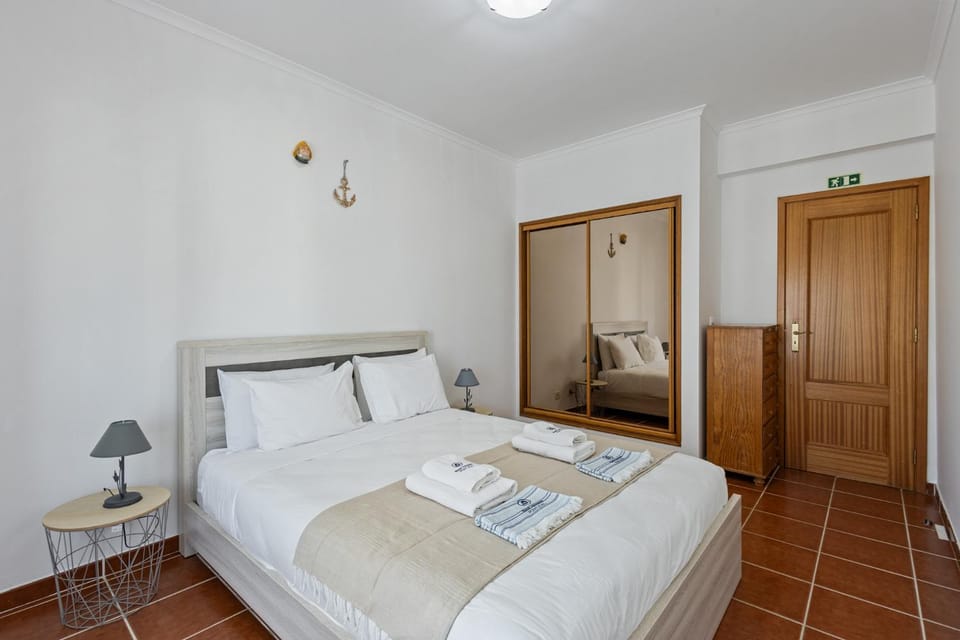 Bed, Photo of the whole room, Bedroom, towels, wardrobe