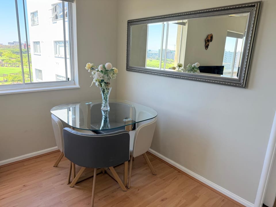 Bright & Cozy 2 bedroom Retreat apartments Apartment in Cape Town