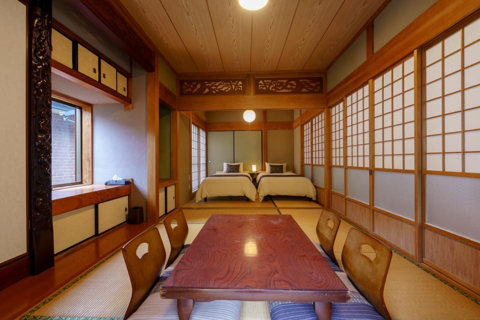 Bed, Photo of the whole room, Seating area, Bedroom