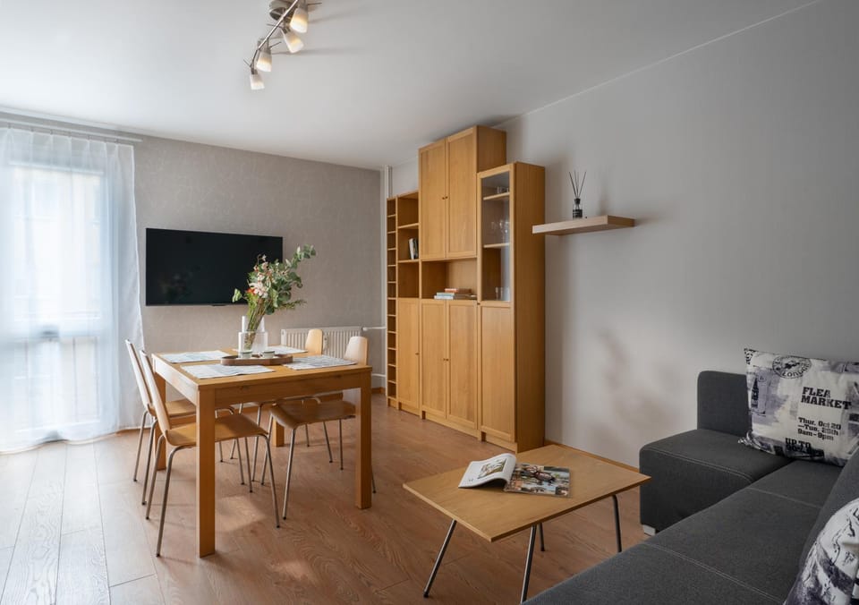 Living room, Dining area, internet