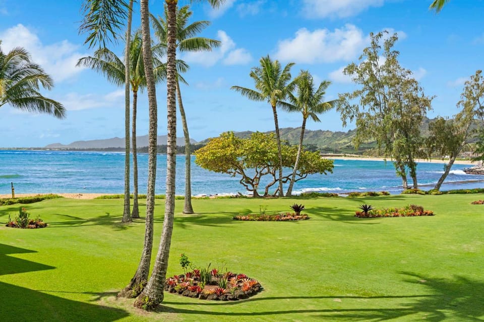 NEW Beachfront 2 Bedroom Ocean View Oasis and Pool House in Wailua