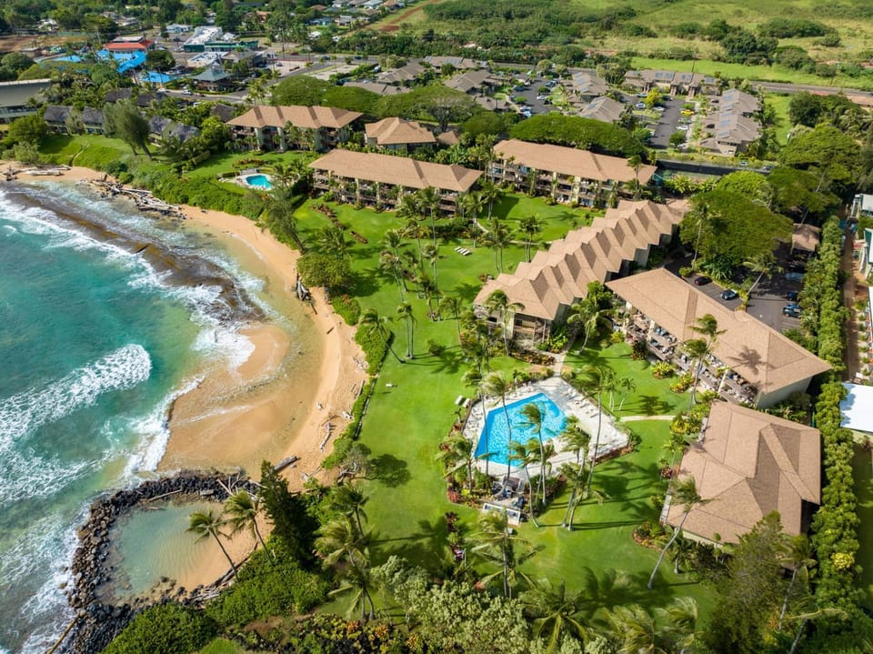 NEW Beachfront 2 Bedroom Ocean View Oasis and Pool House in Wailua