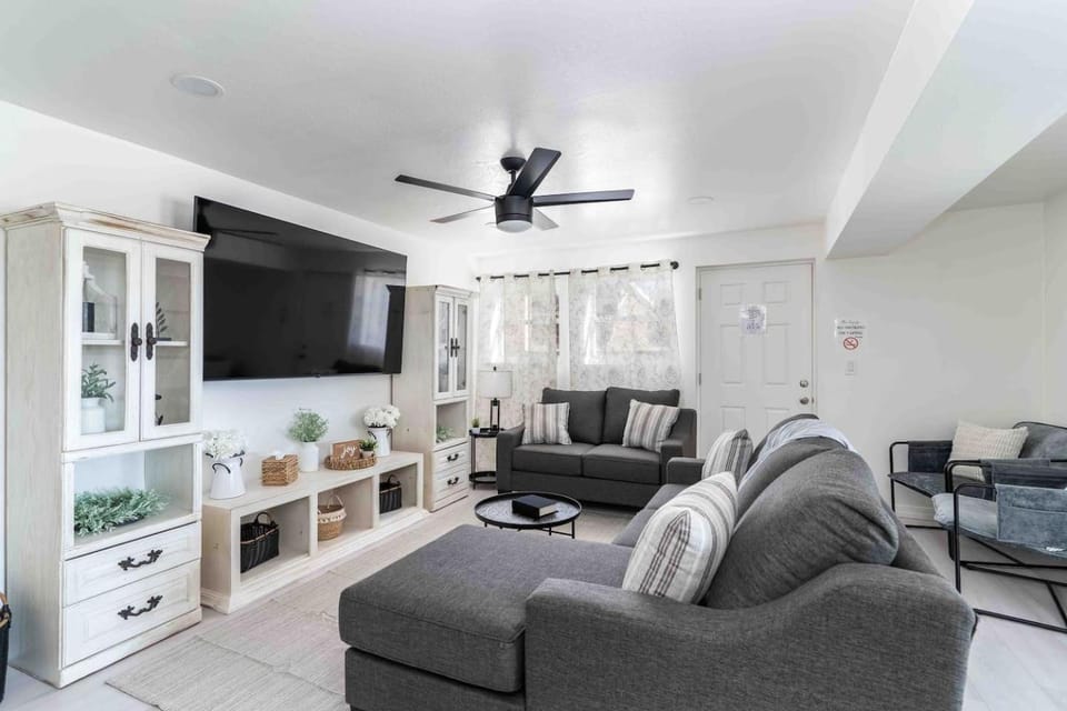 Foothills & Chill House in Farmington