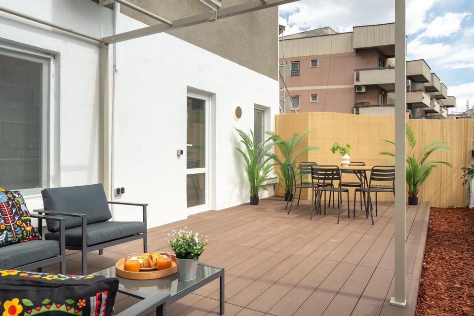 Patio, Day, Balcony/Terrace, Seating area, Dining area