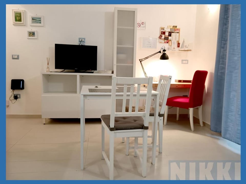Communal lounge/ TV room, Living room, Dining area