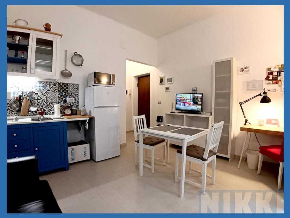 Coffee/tea facilities, Kitchen or kitchenette, Dining area