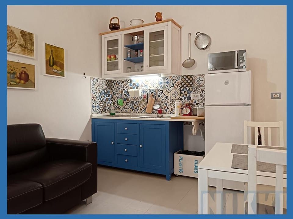 Kitchen or kitchenette, Living room, oven