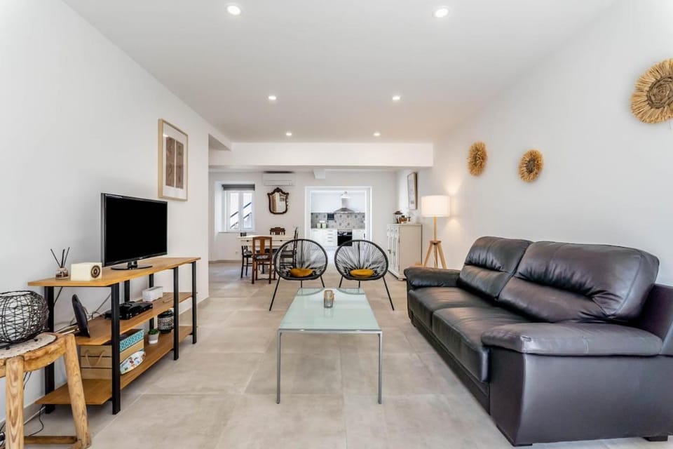 TV and multimedia, Living room, Dining area