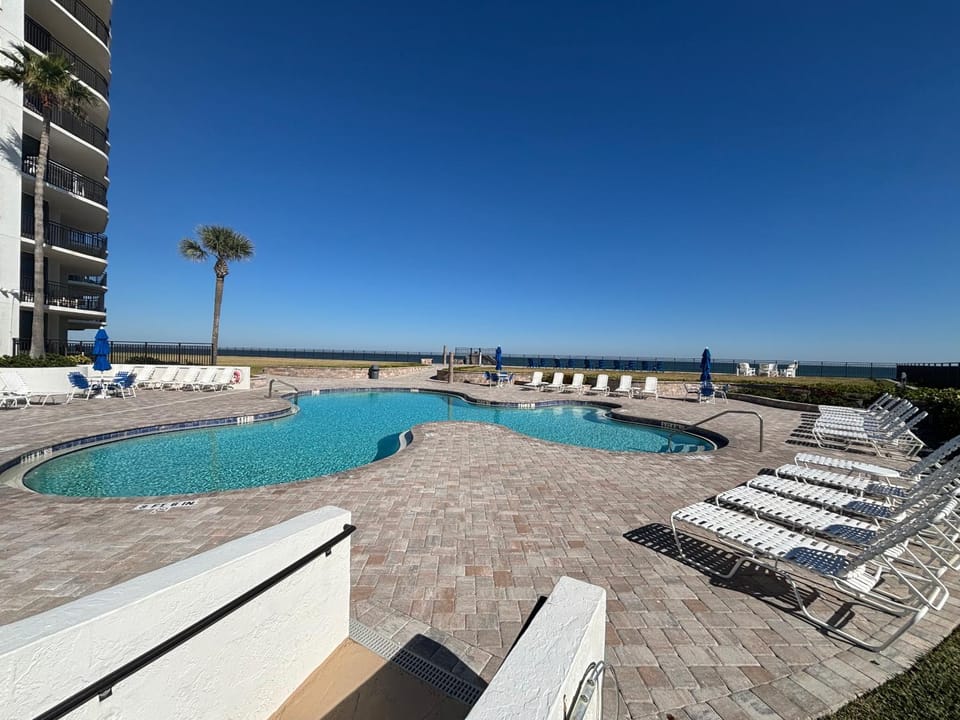 Ocean View Penthouse 2BR Condo Daytona Shores House in South Daytona