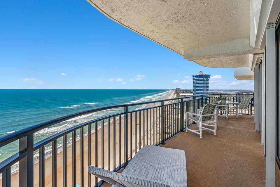 Ocean View Penthouse 2BR Condo Daytona Shores House in South Daytona