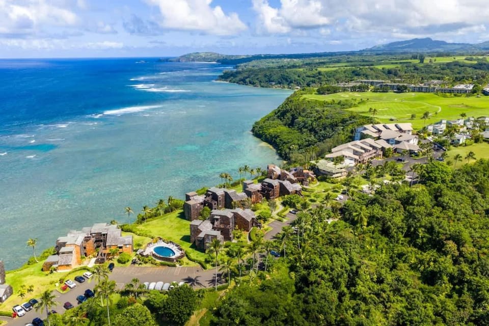 Nalu Lani Ocean Bluff Haven Breathtaking View House in Princeville