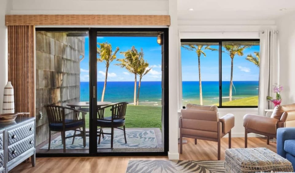 Nalu Lani Ocean Bluff Haven Breathtaking View House in Princeville