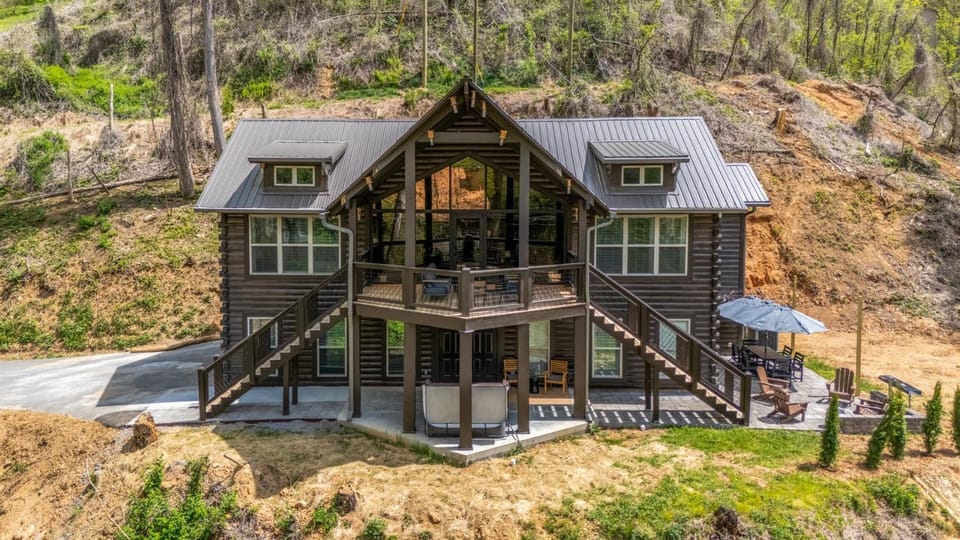 Indoor Private Pool, Sleeps 12, In Gatlinburg Villa in Gatlinburg