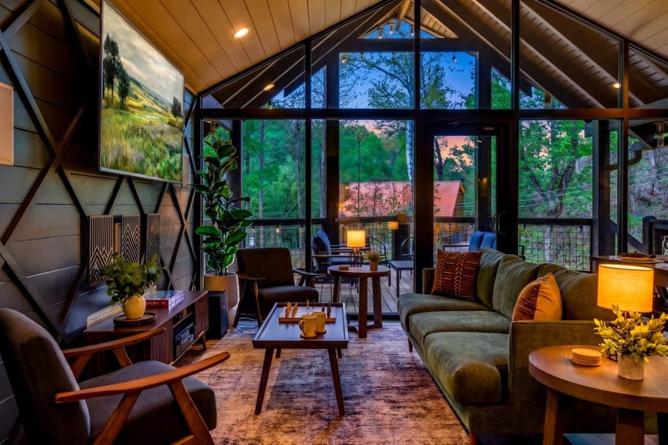 Indoor Private Pool, Sleeps 12, In Gatlinburg Villa in Gatlinburg