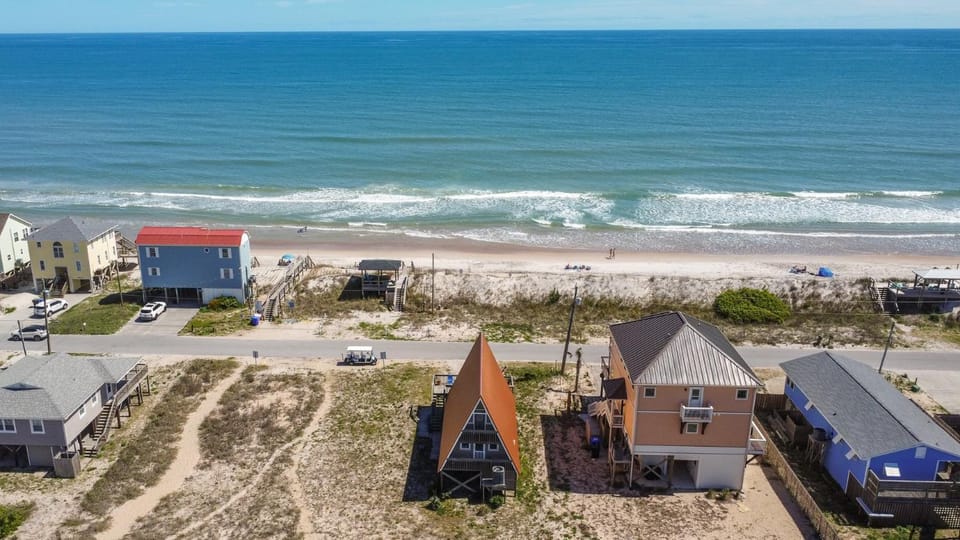 Enjoy un-obstructed ocean views at Copper Top, a cozy 3-bedroom retreat in Surf City, NC House in Surf City