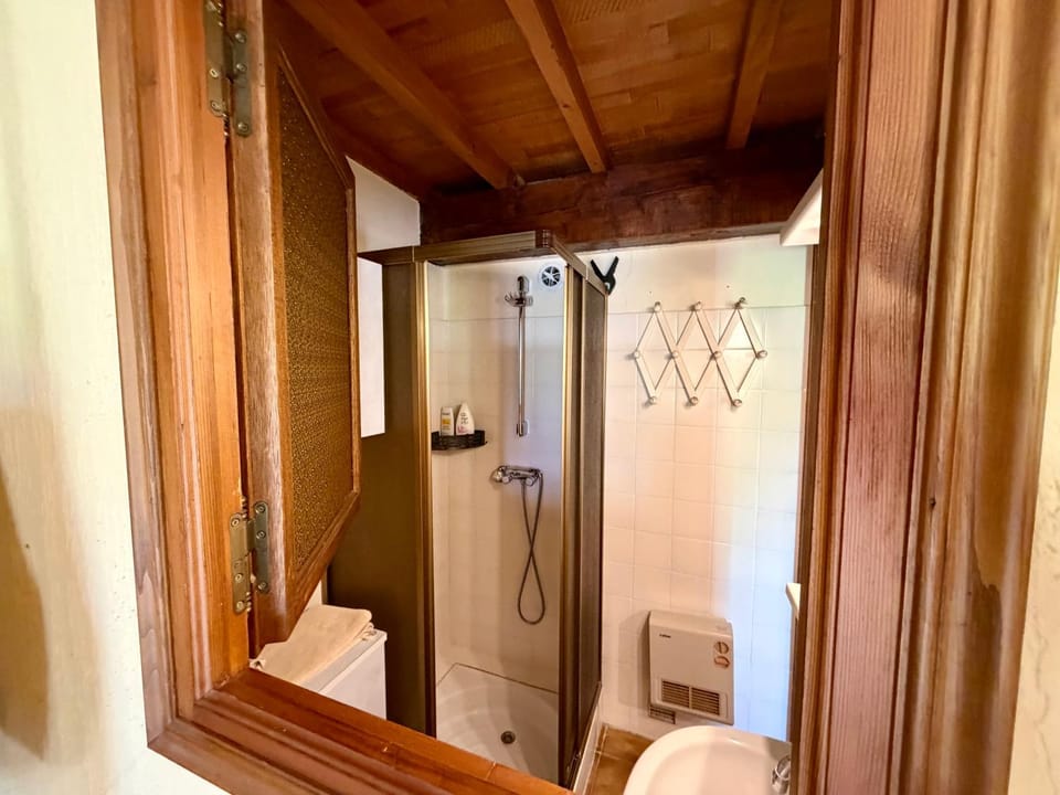 Bathroom, towels