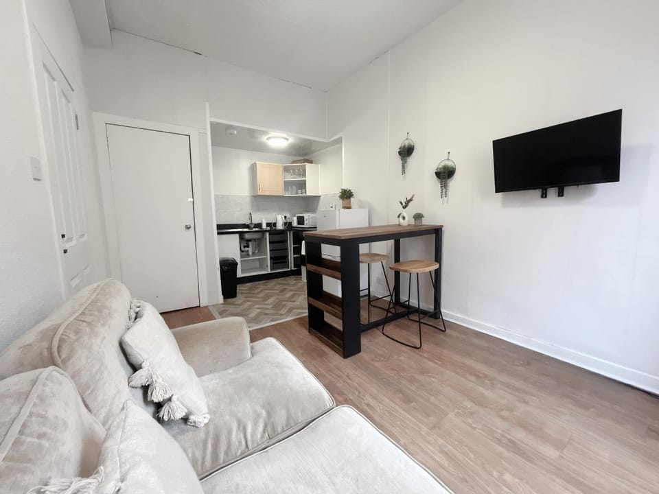 TV and multimedia, Kitchen or kitchenette, Seating area, Dining area