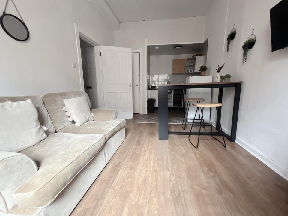Kitchen or kitchenette, Seating area, Dining area