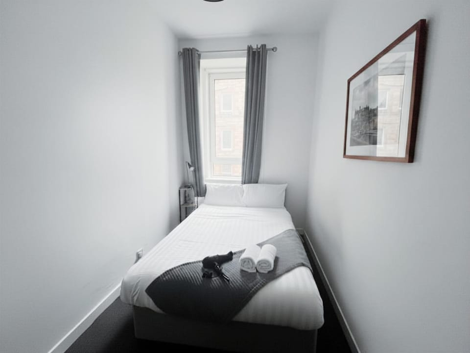 Bed, towels