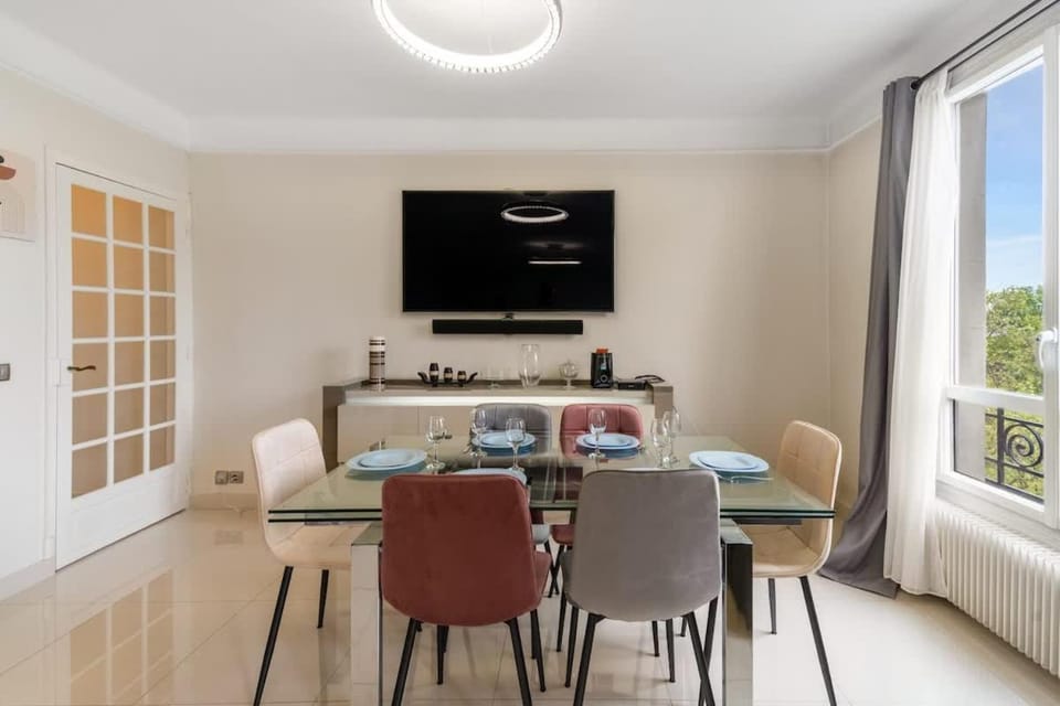 Appartement de Standing - Vue Buttes-Chaumont Apartment in Paris