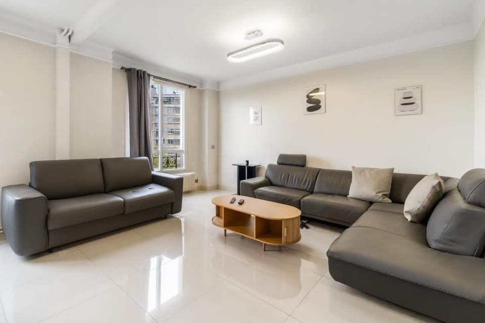Appartement de Standing - Vue Buttes-Chaumont Apartment in Paris