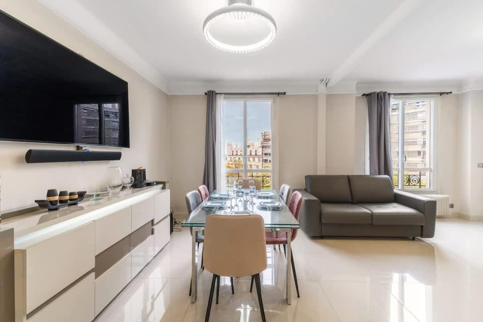 Appartement de Standing - Vue Buttes-Chaumont Apartment in Paris
