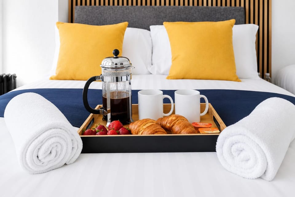 The Roman by BET Stays - Contactless Hotel Bed and Breakfast in Blackpool