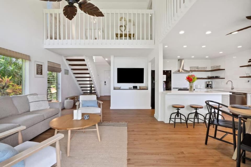 Hale Makai Spectacular Ocean & Golf Views House in Princeville