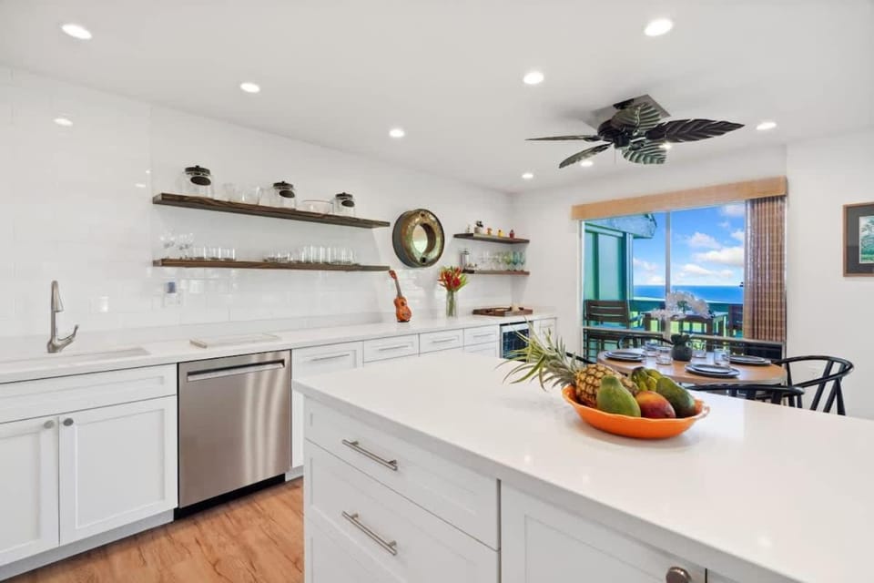Hale Makai Spectacular Ocean & Golf Views House in Princeville