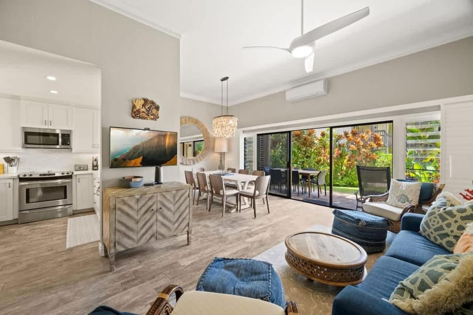 Beachfront Lae Nani 3BD Condo AC & Heated Pool House in Wailua