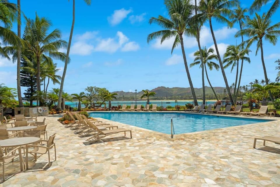 Beachfront Lae Nani 3BD Condo AC & Heated Pool House in Wailua