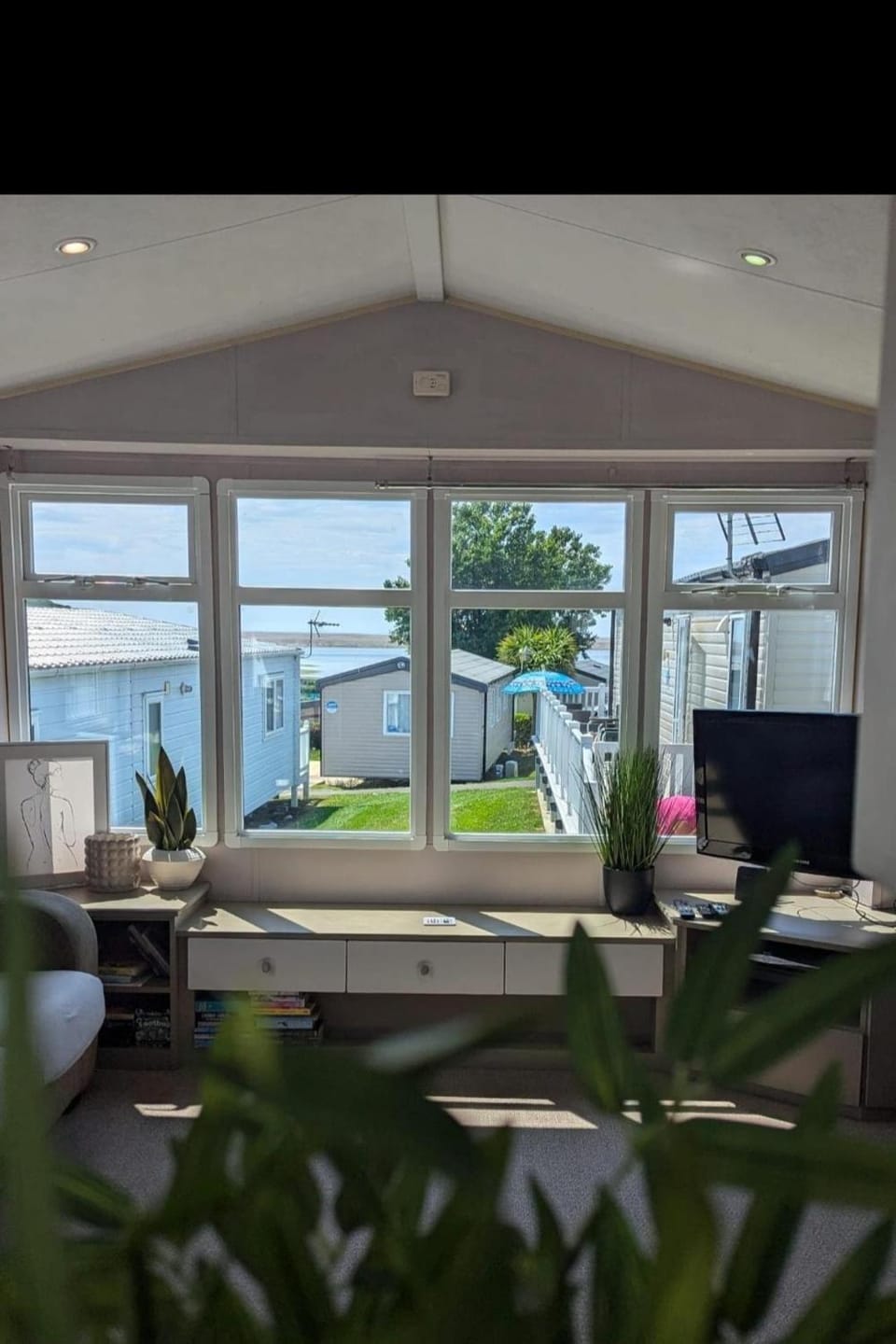Cabin Sleeps 8 - Pools Parking Pets Cabin in Weymouth