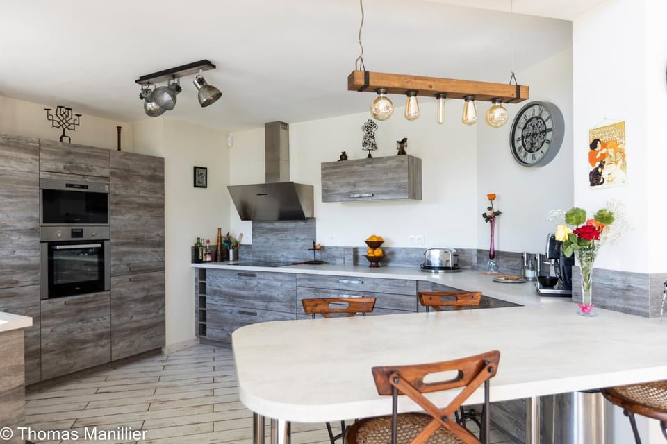 Property building, Kitchen or kitchenette, Living room