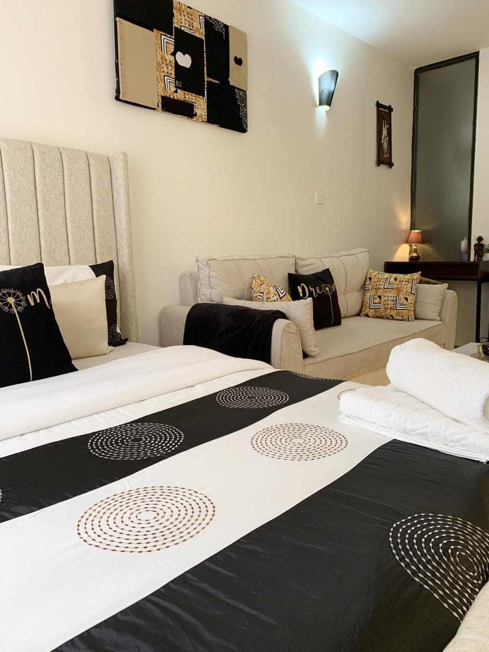 Bed, Bedroom, towels