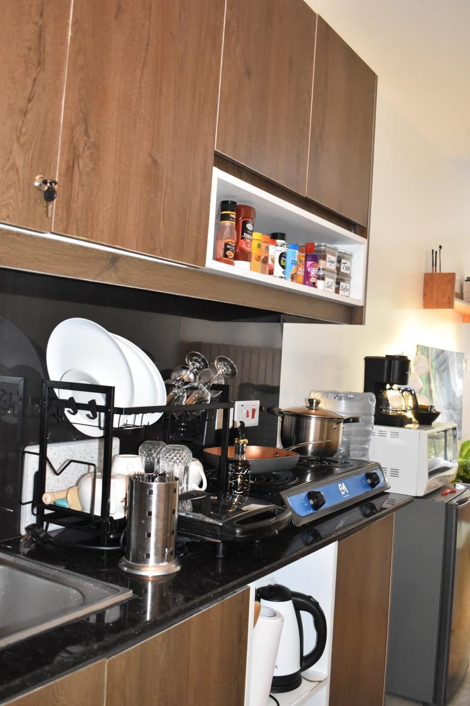 Coffee/tea facilities, Kitchen or kitchenette, Food and drinks, Food, stove, toaster