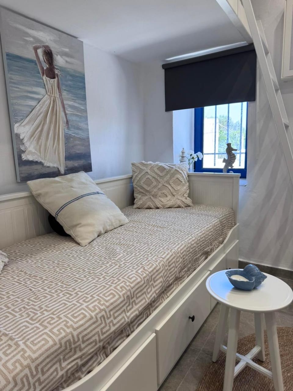 Bed, Living room, Seating area