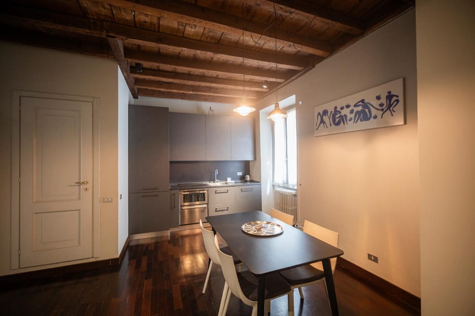 Dining area, kitchen