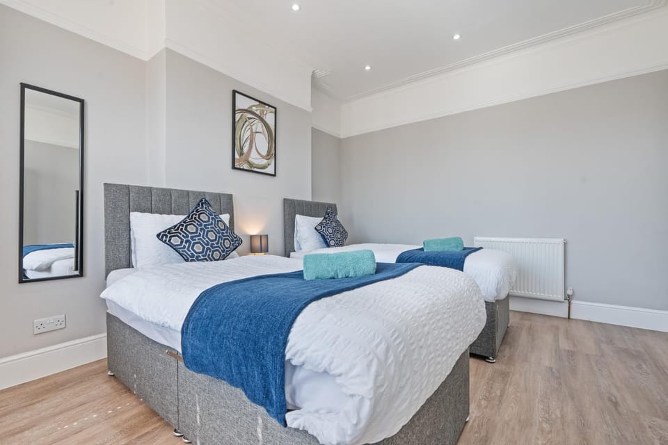 Cosy 2BR Home Minutes from Maryland Station House in London
