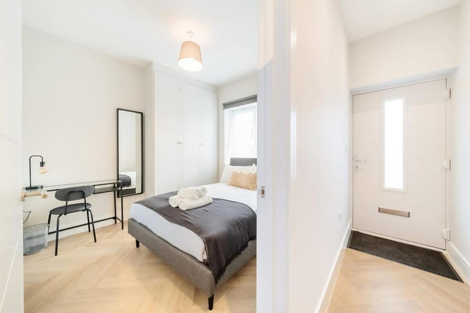 The Charming City Haven 20 Min to Central London Apartment in London