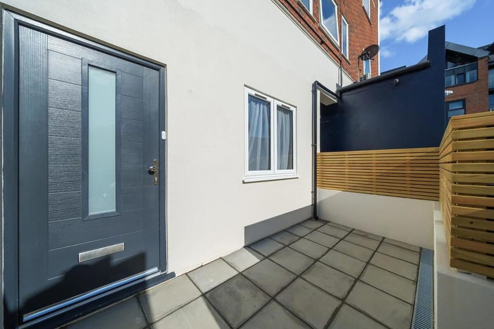 The Charming City Haven 20 Min to Central London Apartment in London