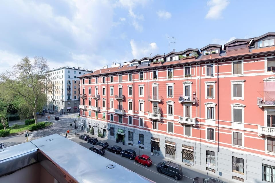 Property building, Day, Neighbourhood, View (from property/room), Balcony/Terrace, City view, Street view, Location, Parking