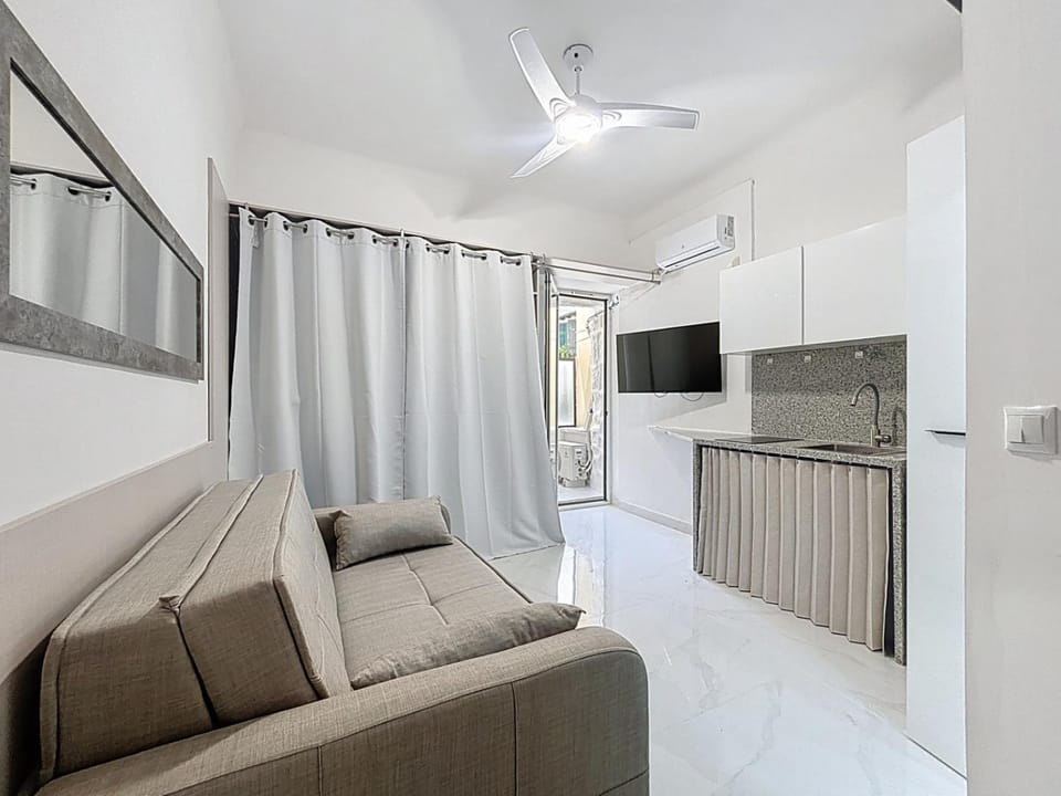 TV and multimedia, Seating area