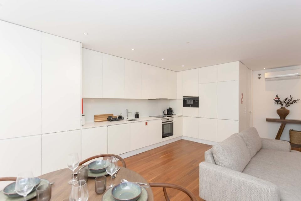 Liiiving in Porto - The Prestige Apartment F Apartment in Porto