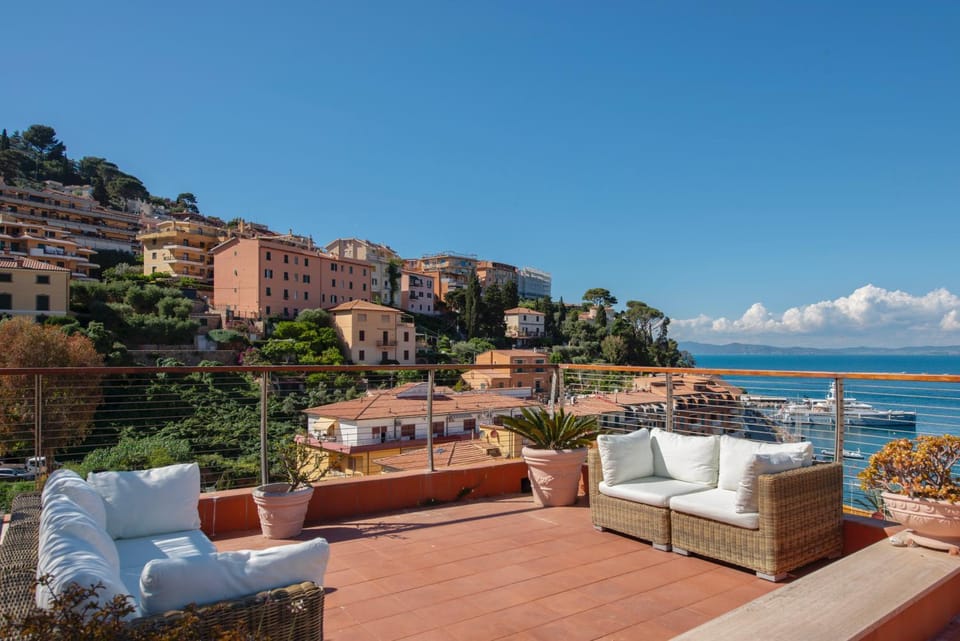 Nearby landmark, Day, Natural landscape, View (from property/room), Balcony/Terrace, City view, Sea view