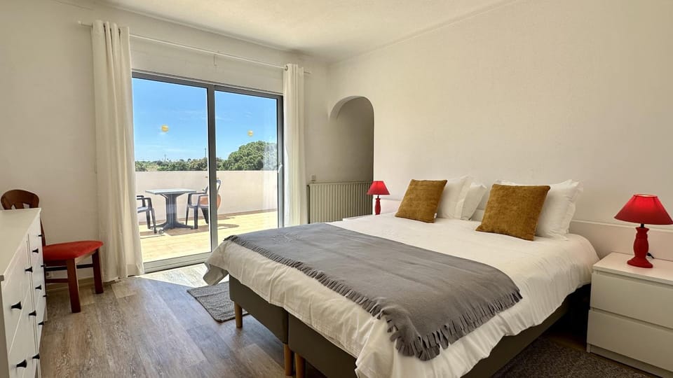 Bed, Balcony/Terrace, Bedroom