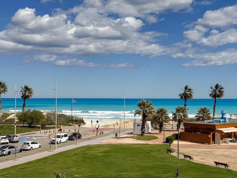 Day, Neighbourhood, Natural landscape, Beach, Sea view, Location