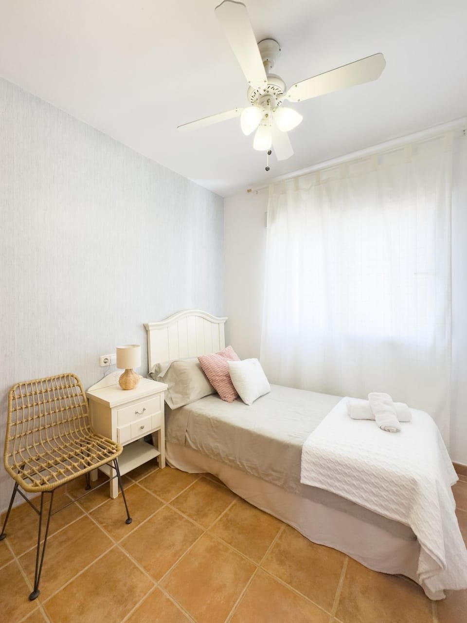Bed, Photo of the whole room, Seating area, Bedroom, towels